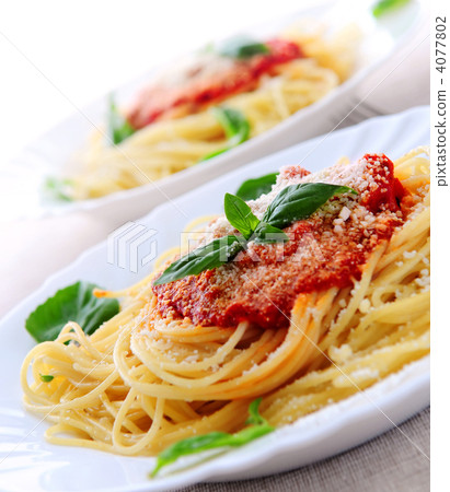 Pasta and tomato sauce 4077802