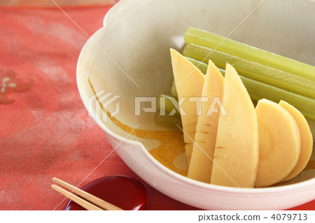 Cooking of bamboo shoots and a dish Cooking of bamboo shoots and a dish 4079713
