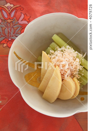 Cooking of bamboo shoots and a dish Cooking of bamboo shoots and a dish 4079726