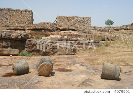 多貢部落的村莊和迫擊砲 多貢部落的村莊和迫擊砲 4079901