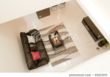 House with colonnade 4082945