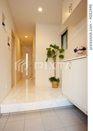 Marble entrance corridor 4082946