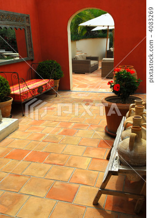 Courtyard of a villa 4083269