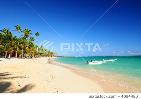 Sandy beach on Caribbean resort 4084480
