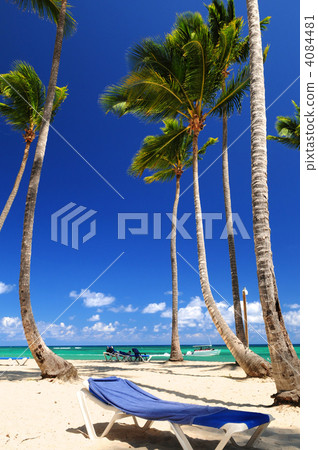 Sandy beach on Caribbean resort 4084481