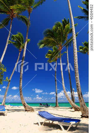 Sandy beach on Caribbean resort 4084482