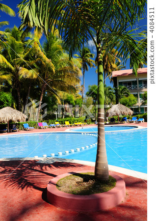 Swimming pool hotel at tropical resort 4084511