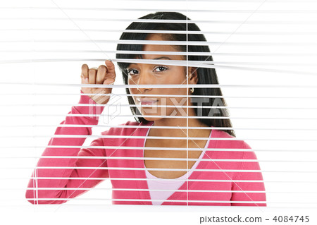 嚴肅 間隙 缺口 4084745