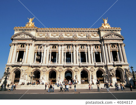 In Paris city 4084817