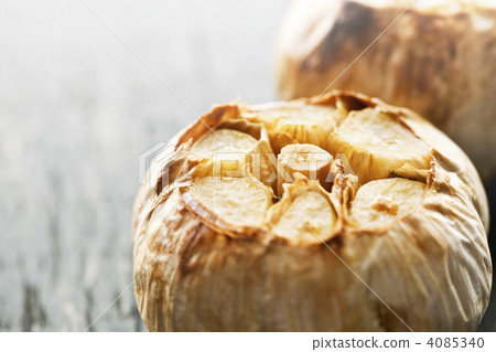 Roasted garlic bulbs Roasted garlic bulbs 4085340