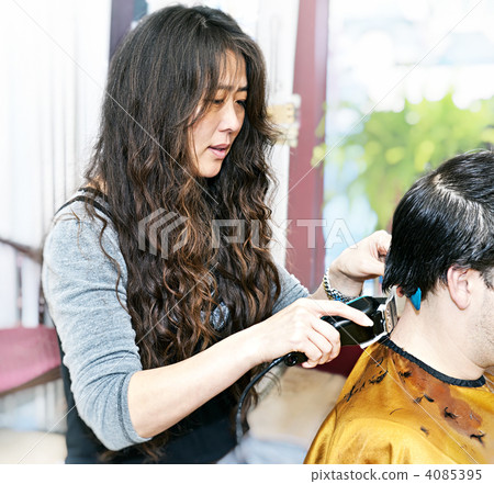 Hairstylist working Hairstylist working 4085395