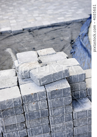 Interlocking stone driveway 4085681