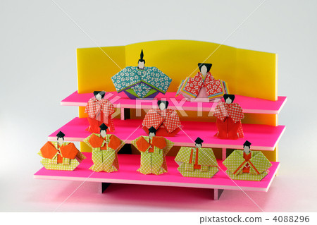 Folded chicks three rows Folded chicks three rows 4088296