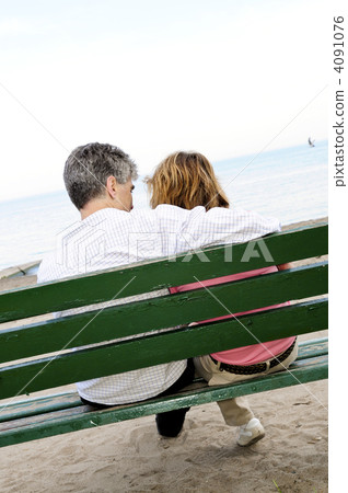 Mature romantic couple on a bench Mature romantic couple on a bench 4091076