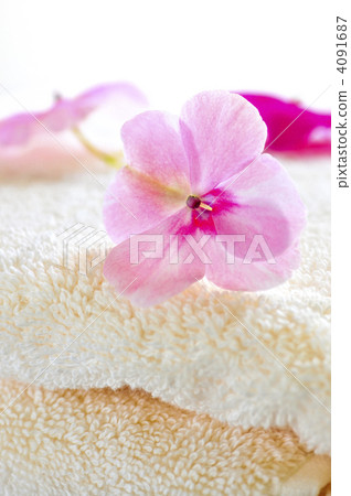 Gentle flower on luxury towel 4091687