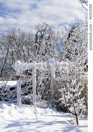 Front yard of a house in winter Front yard of a house in winter 4091848