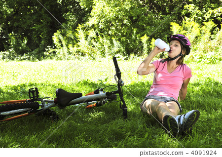 Teenage girl resting in a park with a bicycle 4091924