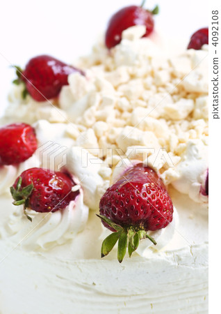 Strawberry meringue cake 4092108
