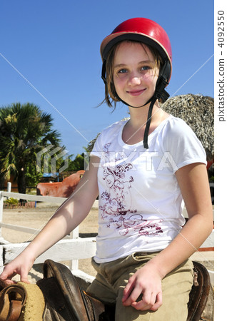 Girl riding horse 4092550