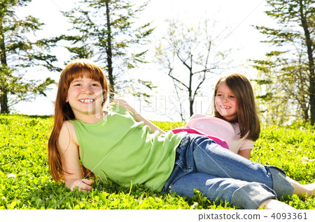 Young sisters 4093361
