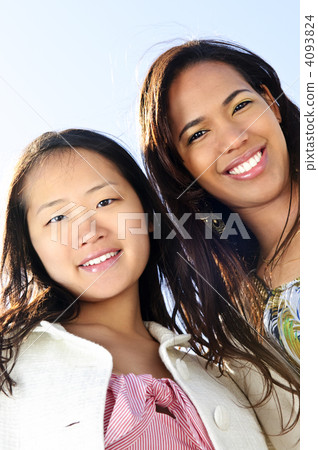 Young girl friends Young girl friends 4093824