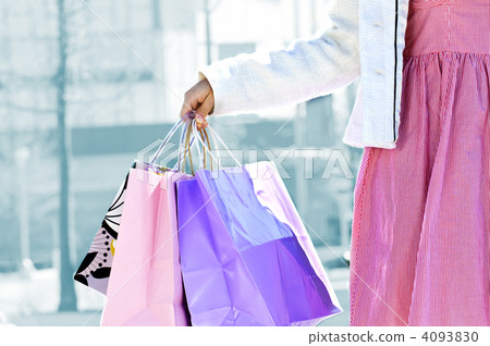 Woman holding shopping bags 4093830
