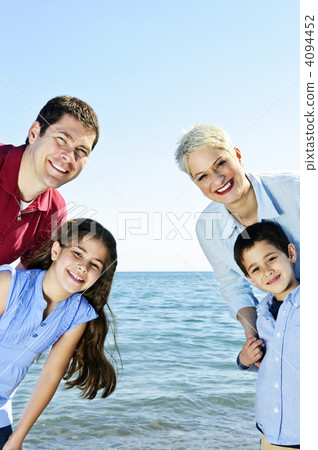 Happy family Happy family 4094452