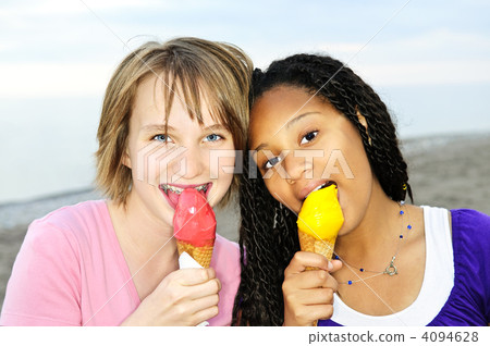Girls having ice cream 4094628