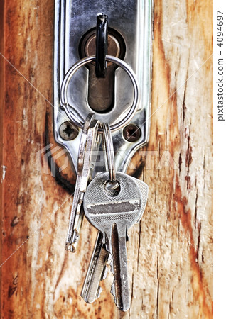 Keys in lock 4094697