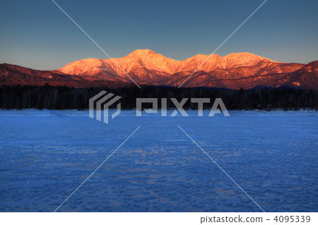 Nipetsotsu mountain and frosted flower stained in a morning glow 4095339