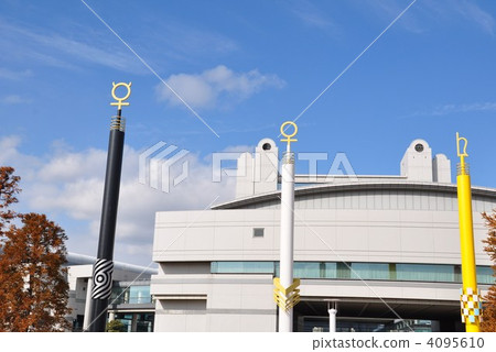 Monument Swan Century Plaza 4095610