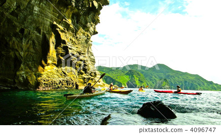 Sea cave · Sea kayak (Shimoda city, Shizuoka prefecture) 4096747