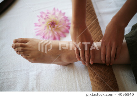 Massage feet 4096840