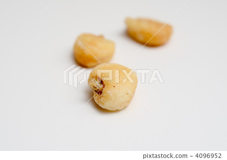 Close-up of roasted macadamia nuts Close-up of roasted macadamia nuts 4096952