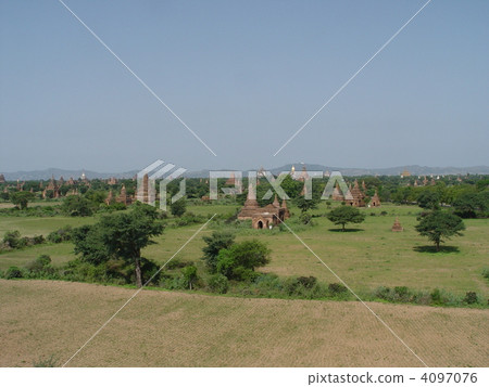 A pagoda forested in the plain (Bagan / Myanmar) 4097076