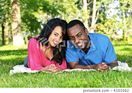 Happy couple in park 4101082