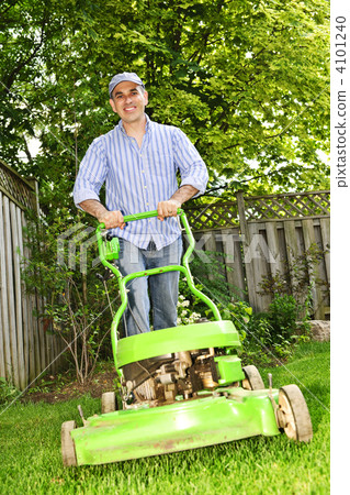 Man mowing lawn 4101240