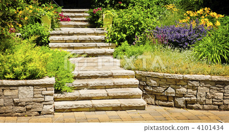 Natural stone landscaping 4101434
