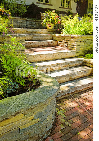 Natural stone landscaping 4101437