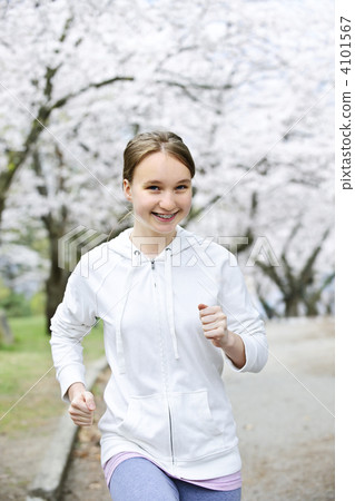 Girl jogging in park 4101567