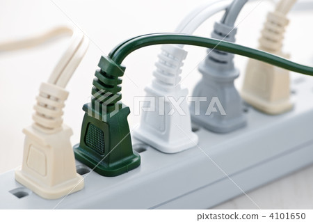 Wires plugged into power bar 4101650