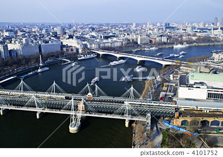 Hungerford Bridge seen from London Eye 4101752