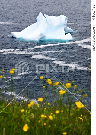 Melting iceberg Melting iceberg 4101785