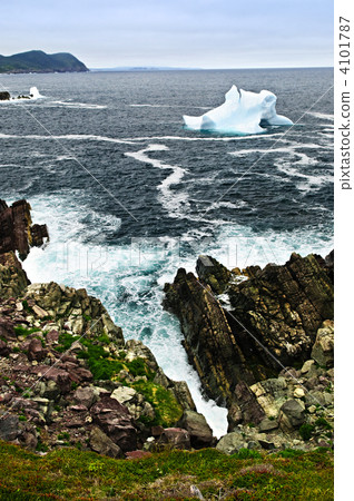 Melting iceberg Melting iceberg 4101787