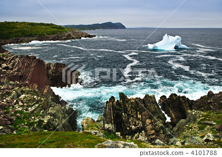 Melting iceberg Melting iceberg 4101788