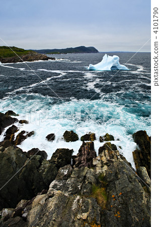 Melting iceberg Melting iceberg 4101790