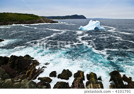Melting iceberg 4101791