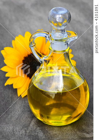 Sunflower oil bottle 4101891