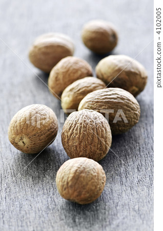 Whole nutmeg seeds 4102005
