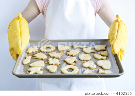 Freshly baked cookies 4102535